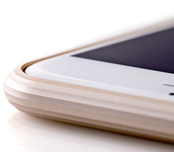 おそろしいほど優れたデザインiPhoneケース。純国産だからこそなせる機能美