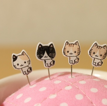 毎日の疲れに！かわいすぎるおすわりにゃんこが癒してくれる。これで作る猫の洋服ができれば・・・