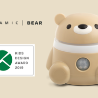 「第13回 キッズデザイン賞」受賞　スマホを持たない子どものための音声コミュニケーションロボット「Hamic BEAR」