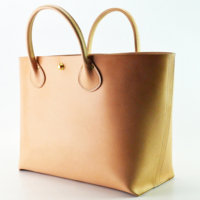 ​メッセンジャーバッグで人気のUni&co、新商品トートバッグ4色を発売。