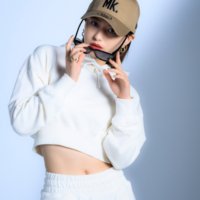 山本舞香とのコラボコレクションがニューエラから登場