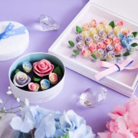 お花屋さんのチョコレートショップ 『MESSAGE de ROSE BY KARENDO』より、 「あじさい」カラーをイメージした季節限定の 新作チョコレート