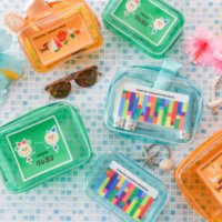 レトロかわいいサクラクレパス商品コラボのカラフルなビニールポーチが新登場！