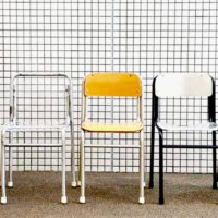 廃棄家具からデザインを学ぶ　展示会「学校椅子解体考」開催
