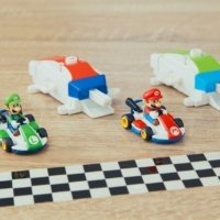 専用シューターで「トミカ」を発射し、ドリフト走行が楽しめる『ドリフトトミカ』シリーズ誕生