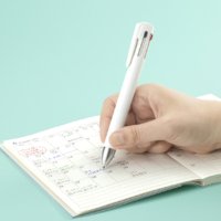 シリーズ累計販売5,000万本突破！ストレスフリーな書き心地『ブレン』に5機能ペンが新登場。5機能でも携帯しやすいシームレスなデザインとコンパクトサイズを実現した