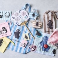 〈Suicaのペンギン〉新作絵柄入りグッズを限定発売【7/24～26】 さかざきちはる氏の描き下ろし2作品がメインの全15アイテム 「Suicaの夏まつり」動輪の広場会場にてポップアップ販売