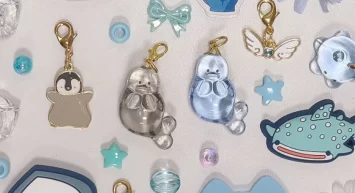 圧倒的透明感！うるちゅるクリアなカプセルトイ 「おとぼけアザラシめじるしリング」を発売