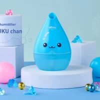 “ぷるんっとかわいい”しずくちゃんが卓上加湿器に♪ 「USB加湿器 しずくちゃん」発売 ～デスクや寝室をやさしく潤す、パーソナル加湿器～