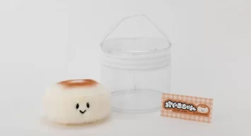 人気ぬいぐるみ作家ハタヤエリさん制作 「おやきちゃん」商品化決定。2026年10月16日ネット先行発売スタート
